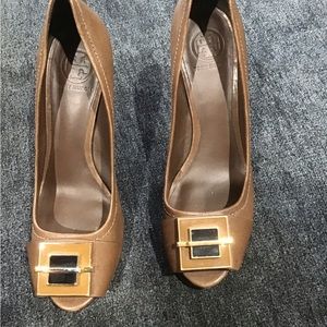 Tory Burch brown w/ gold trim platform shoes size 11